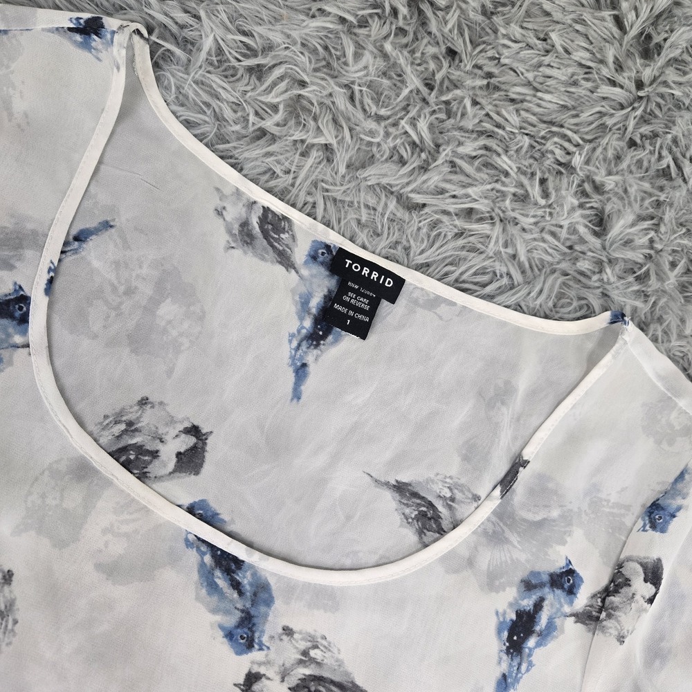 Torrid 10381020‎ Womens 1 White Sheer Bird Cap Sleeve Round Neck Blouse
